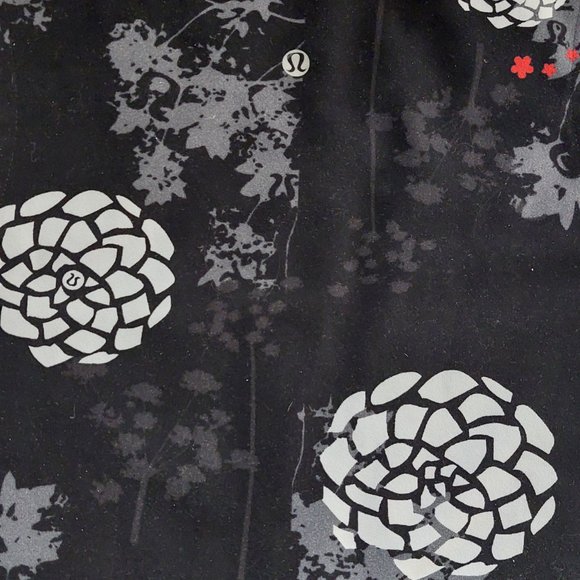 Lululemon Deep V-neck Yoga Tank Black& White Floral, Size 2/XS - Picture 5 of 6